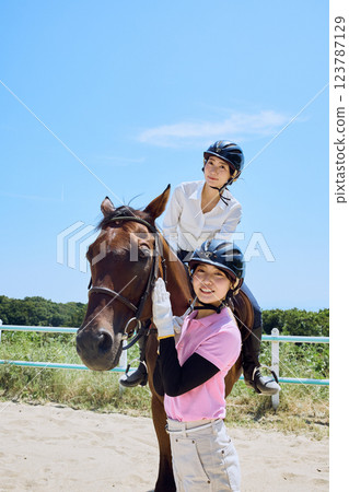 練習騎馬的女人 練習騎馬的女人 123787129