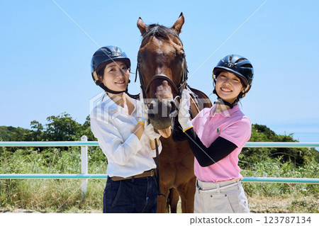 練習騎馬的女人 練習騎馬的女人 123787134