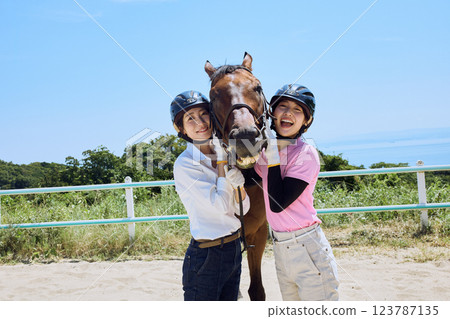 練習騎馬的女人 練習騎馬的女人 123787135