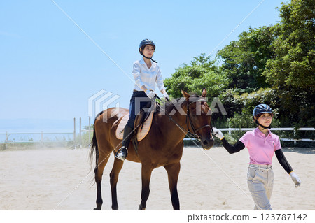 A woman practicing horse riding 123787142