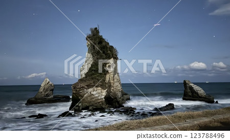 冬季海岸和藍色星空 冬季海岸和藍色星空 123788496