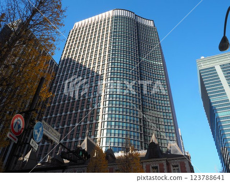 Marunouchi Park Building and Mitsubishi Ichigokan Museum Marunouchi Park Building and Mitsubishi Ichigokan Museum 123788641