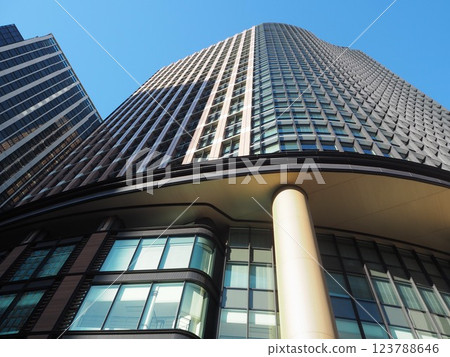 Marunouchi Park Building and Mitsubishi Ichigokan Museum 123788646