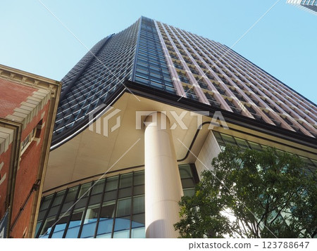 Marunouchi Park Building and Mitsubishi Ichigokan Museum Marunouchi Park Building and Mitsubishi Ichigokan Museum 123788647