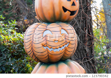 Traditional park decoration for Halloween with pumpkins Traditional park decoration for Halloween with pumpkins 123790342