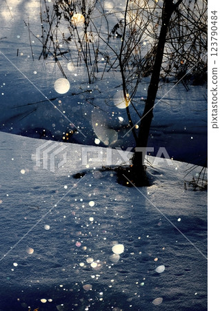 Diamond dust 123790484