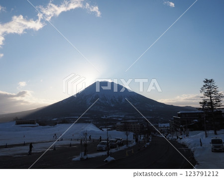 從新雪谷東急格蘭比羅夫 Dot Base 觀賞黎明時的羊蹄山 123791212