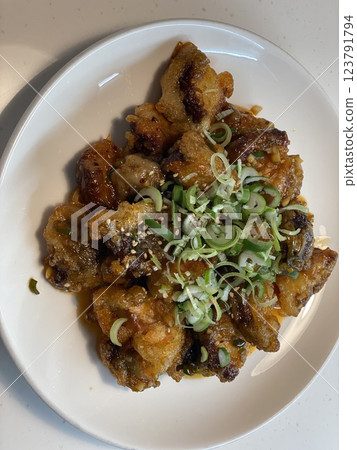 "Crispy Fried Shiitake Mushrooms: A Savory and Crunchy Delight" 123791794