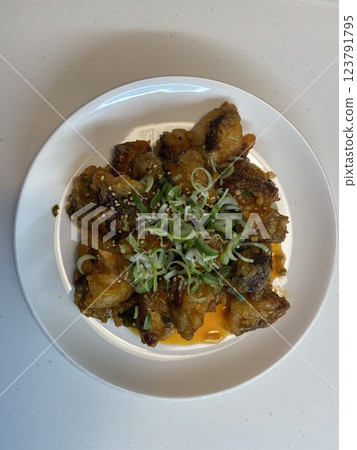"Crispy Fried Shiitake Mushrooms: A Savory and Crunchy Delight" 123791795