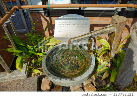 風祭站的石臼和水壺 風祭站的石臼和水壺 123792121