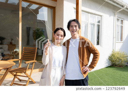 My home couple 123792649