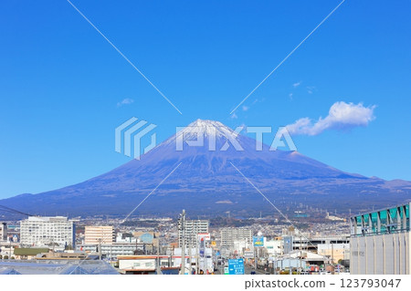 從靜岡縣富士市富士山夢橋眺望富士山 從靜岡縣富士市富士山夢橋眺望富士山 123793047