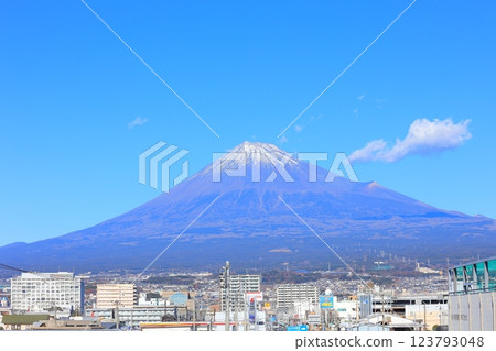 從靜岡縣富士市富士山夢橋眺望富士山 從靜岡縣富士市富士山夢橋眺望富士山 123793048