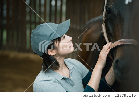 馬 馬兒 女生 123793119