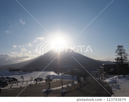 從新雪谷東急格蘭比羅夫 Dot Base 眺望鑽石羊蹄山 從新雪谷東急格蘭比羅夫 Dot Base 眺望鑽石羊蹄山 123793674