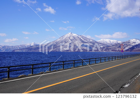 Mount Eniwa seen from a parking area along Lake Shikotsu 123796132
