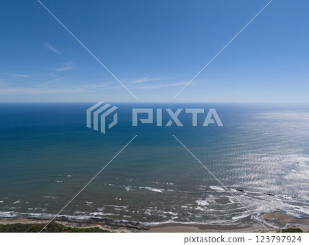 Expansive ocean view from high vantage point during clear sunny day 123797924