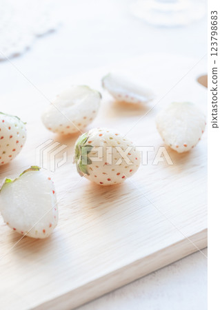 White strawberries on a cutting board, pearl white White strawberries on a cutting board, pearl white 123798683