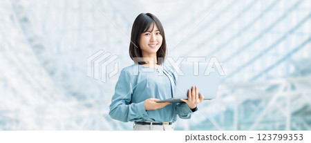 Woman with a laptop / business woman 123799353