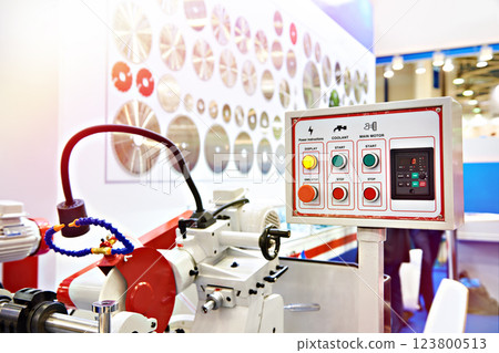 Machine for sharpening of wooden work tools 123800513