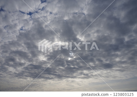「自然與景觀材料」多雲的天空，多雲的天氣，多雲 123803125