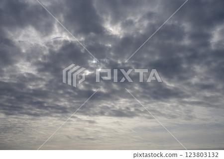 「自然與景觀材料」多雲的天空,多雲的天氣,多雲 「自然與景觀材料」多雲的天空,多雲的天氣,多雲 123803132