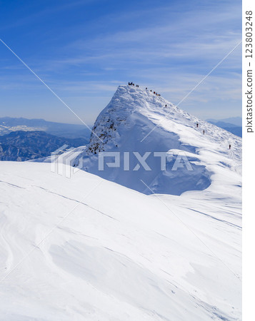 Mt. Tanigawa and Toma no Mimi in the harsh winter (snowy scenery) 123803248