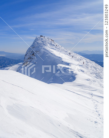 Mt. Tanigawa and Toma no Mimi in the harsh winter (snowy scenery) 123803249