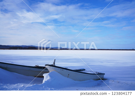 北海道冬天的網走湖 123804177
