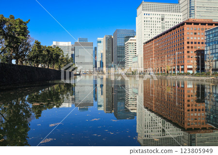[東京]東京站丸之內口週邊的街景 123805949