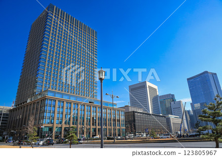 [東京]東京站丸之內口週邊的街景 123805967