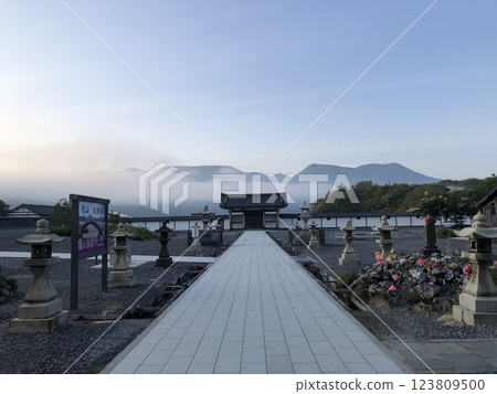 清晨的恐山山麓 清晨的恐山山麓 123809500