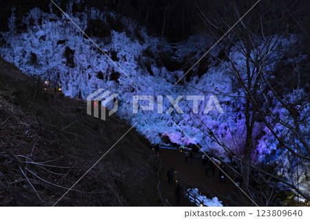 蘆久保的燈光冰柱 123809640