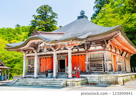 Tottori Daisenji Temple Main Hall 123809941