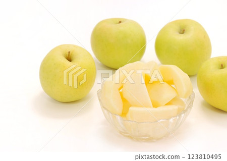土岐黃蘋果切甜點青森縣淺色背景 123810495