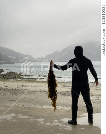 "Haenyeo , Haenam Harvesting Fresh Seaweed: Snorkeling in Namhae, South Korea" "Haenyeo , Haenam Harvesting Fresh Seaweed: Snorkeling in Namhae, South Korea" 123810523