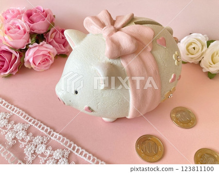 Pig piggy bank, 500 yen coin, pink roses and lace Pig piggy bank, 500 yen coin, pink roses and lace 123811100