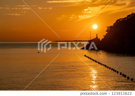熊本縣天草市:從世界遺產天草崎津村聖母像觀景台欣賞日落 熊本縣天草市:從世界遺產天草崎津村聖母像觀景台欣賞日落 123811622