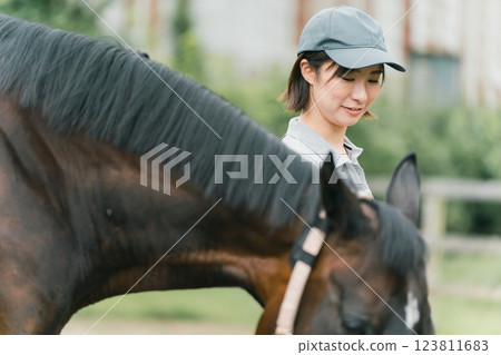 馬 馬兒 女生 123811683