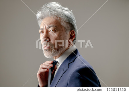 A man tying a tie 123811830