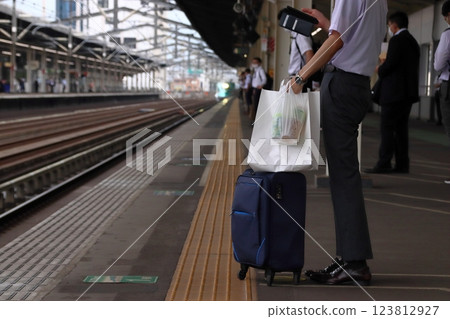 Passengers waiting for the Tohoku Shinkansen (Tochigi Prefecture) 123812927