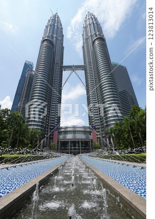 Kuala Lumpur Petronas Twin Towers 123813014
