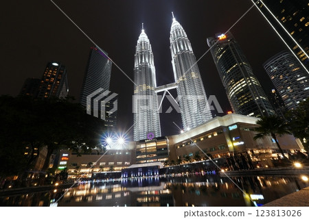 Kuala Lumpur Petronas Twin Towers 123813026