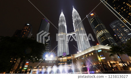 Petronas Twin Towers Fountain Show 123813027