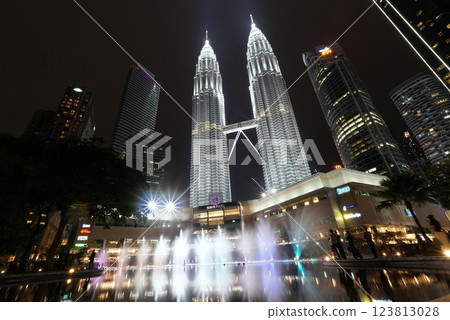 Petronas Twin Towers Fountain Show 123813028