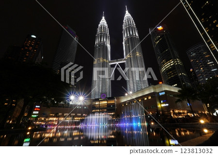 Petronas Twin Towers Fountain Show Petronas Twin Towers Fountain Show 123813032