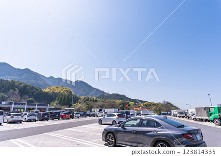 沐浴在春光的服務區：「九州高速公路宮原服務區（下行）」八代郡冰川 123814335