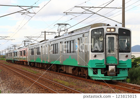 Echigo Tokimeki Railway ET127 series train on the Shinetsu Main Line (special service due to the Nagaoka Fireworks Festival) Echigo Tokimeki Railway ET127 series train on the Shinetsu Main Line (special service due to the Nagaoka Fireworks Festival) 123815015