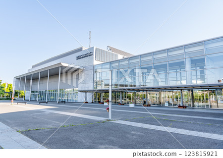 北海道札幌市晴朗天氣下的札幌會議中心 北海道札幌市晴朗天氣下的札幌會議中心 123815921