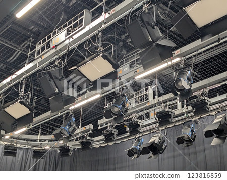 電視台天花板照明 123816859